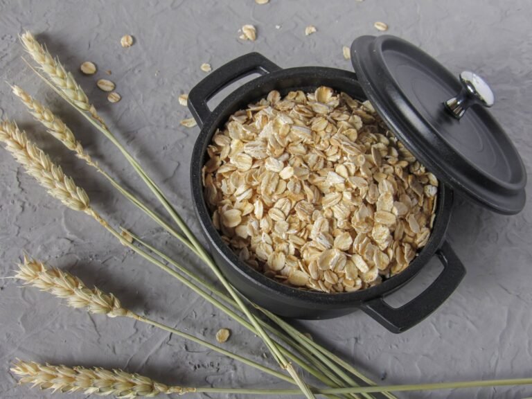 How to Make Overnight Oats: Recipe, Ratio & 15 Flavors